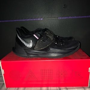 nike kyrie 3 low black metallic silver